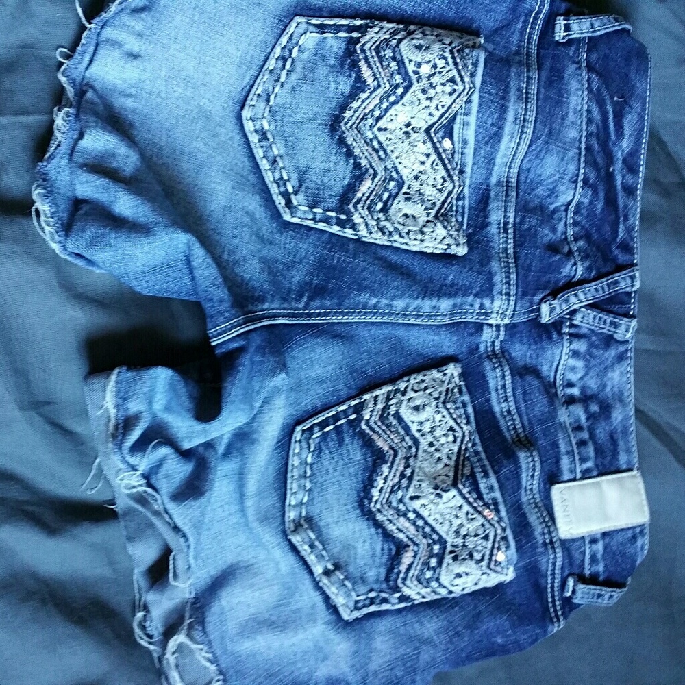 Shorts - Picture 3 of 3